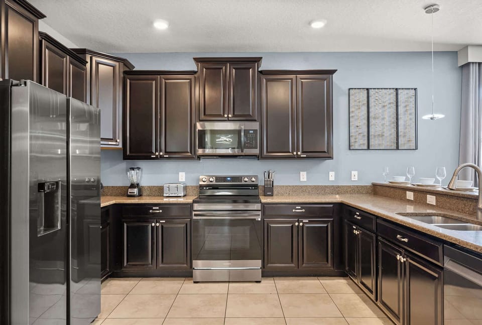 Fully equipped chef's kitchen