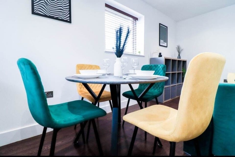 Dining / Restaurant