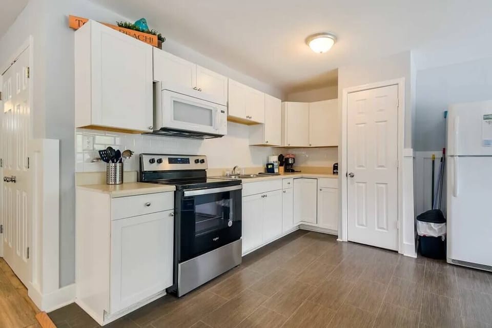 Baileys Cottage Kitchen 