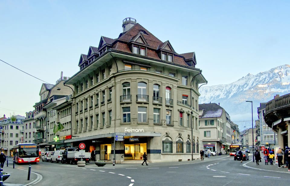 Building view / City view / Location