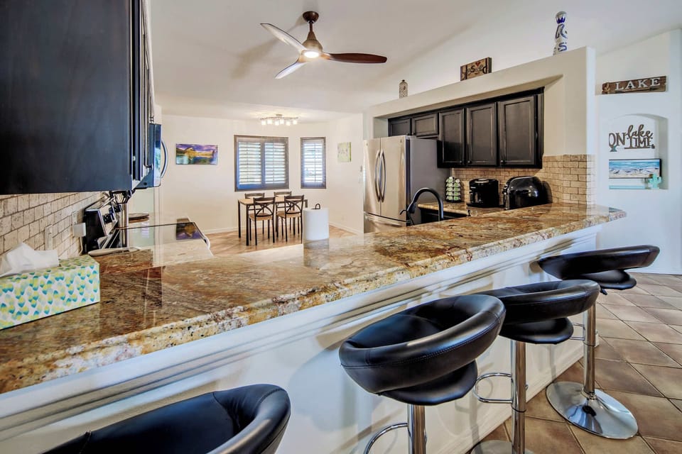 Breakfast bar with seating for four.
