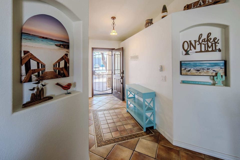 Entry way that leads to living area.