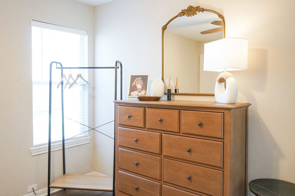 House 1: Bedroom 2 Clothing Storage