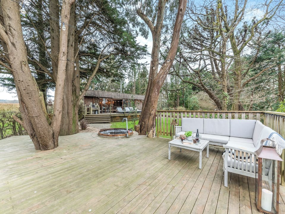 Decking | Gwynfryn, Llanarth