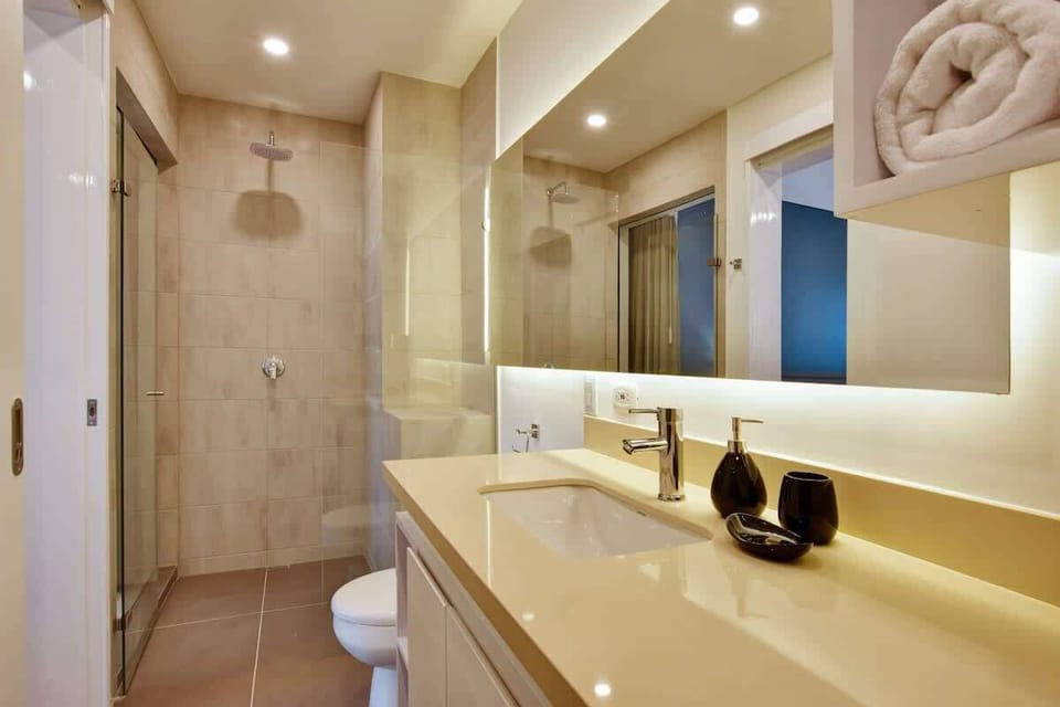 Big, spacious bathroom with unlimited hot water