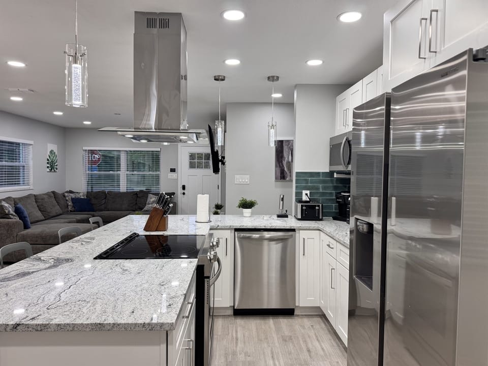 Inside, you’ll find a comprehensive selection of cookware, utensils, and dinnerware, including pots, pans, knives, and baking sheets, as well as plates, bowls, and glassware.