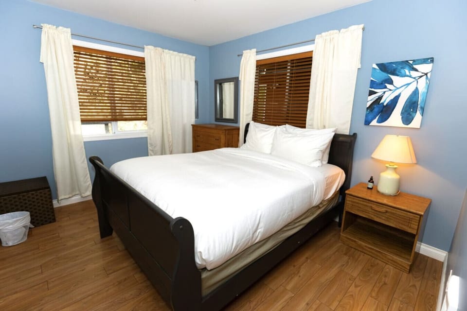 Cozy second bedroom