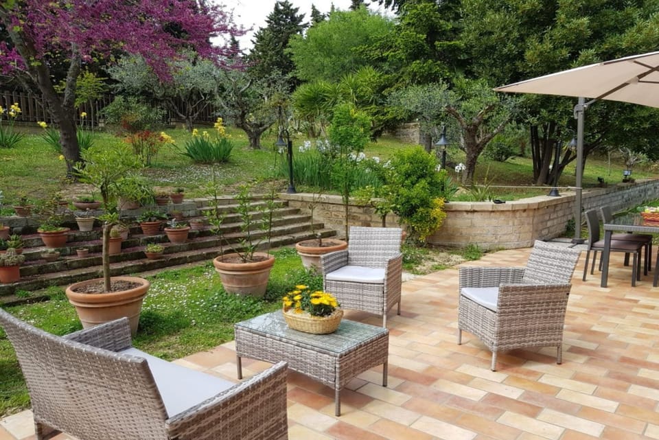 Villa Poggio Bettino by MMega Villa in Marche