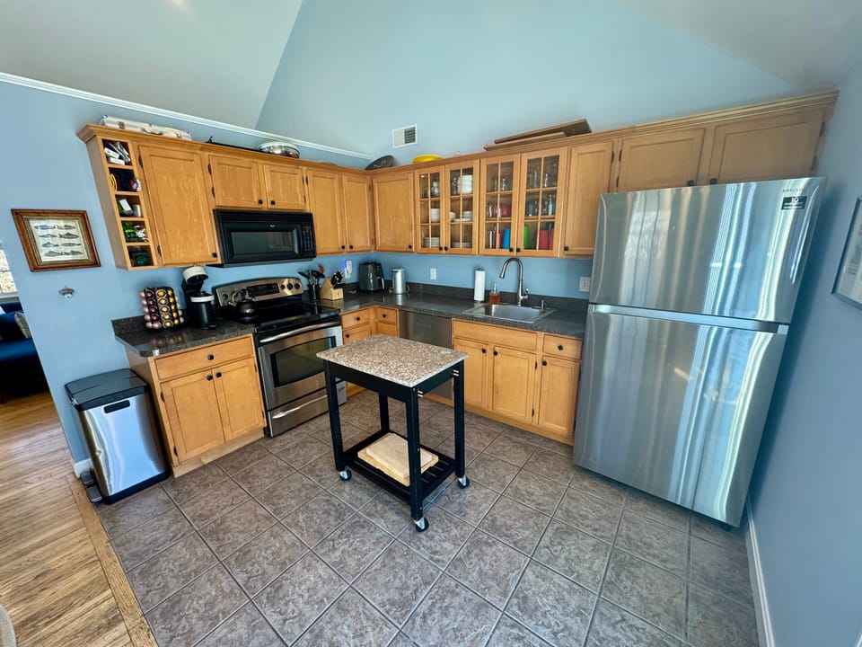 Kitchen / Dining Area