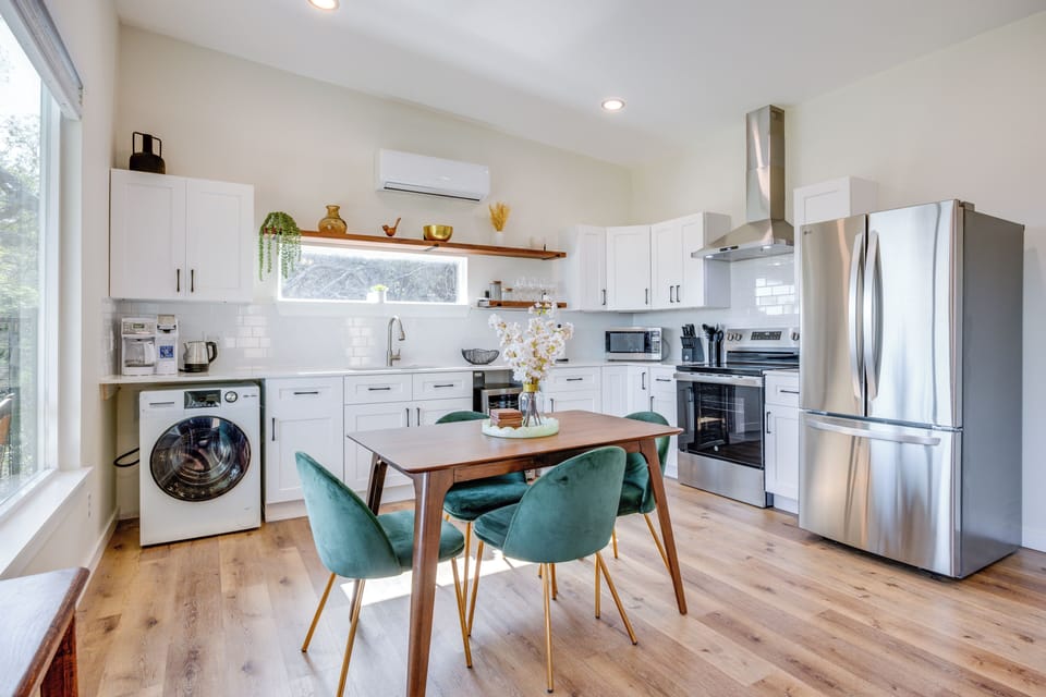 Kitchen | Dual Drip/Pod Coffee Maker | Wine Refrigerator | Washer/Dryer
