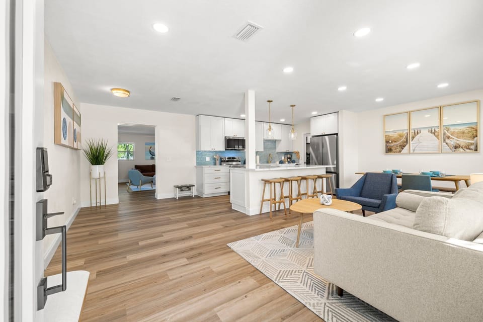 Enjoy this open floor plan with the kitchen, eating area and sitting area all in one.