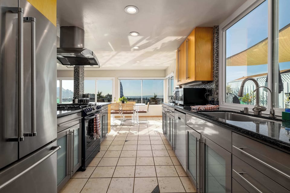 Fully equipped kitchen