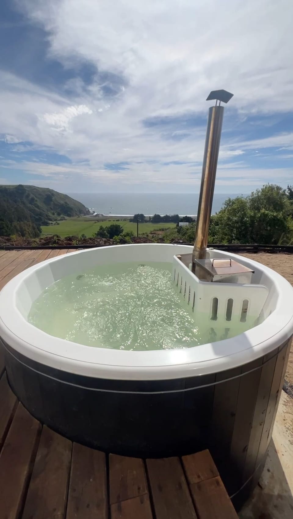 Outdoor spa tub