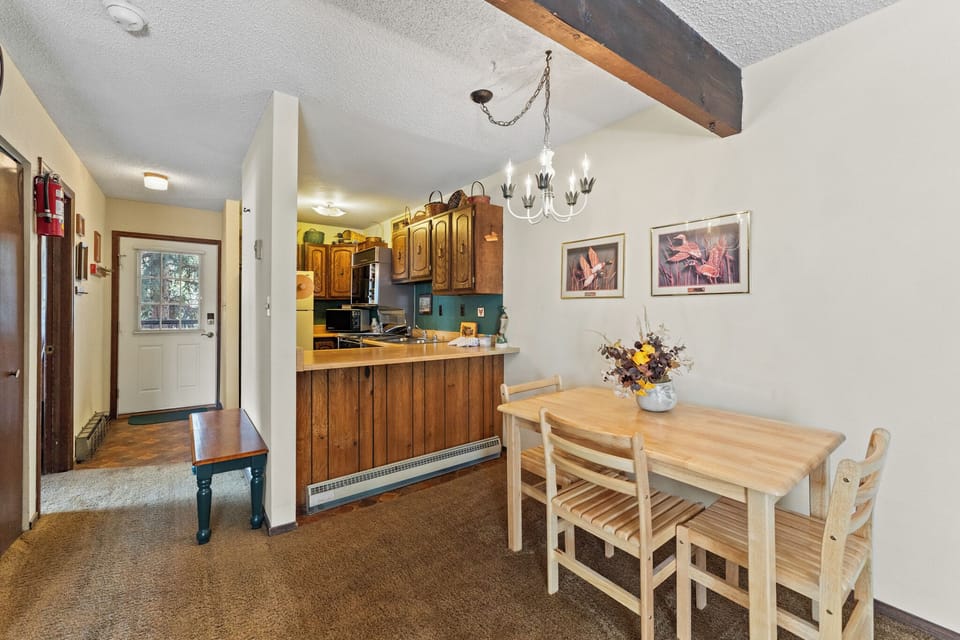 Dining area with seating for 3.