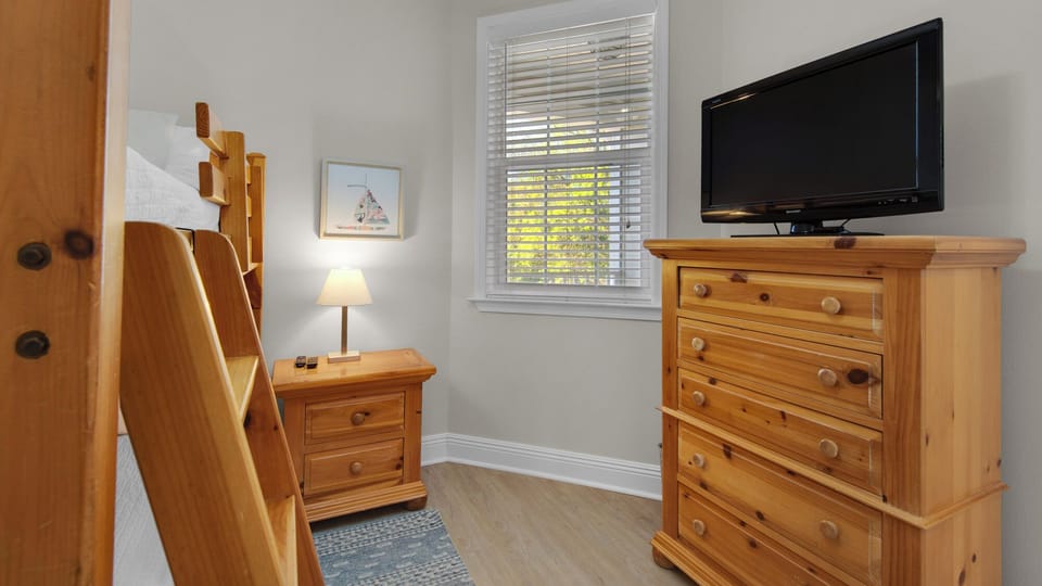 Village Blue Mountain 626 - Guest Bedroom