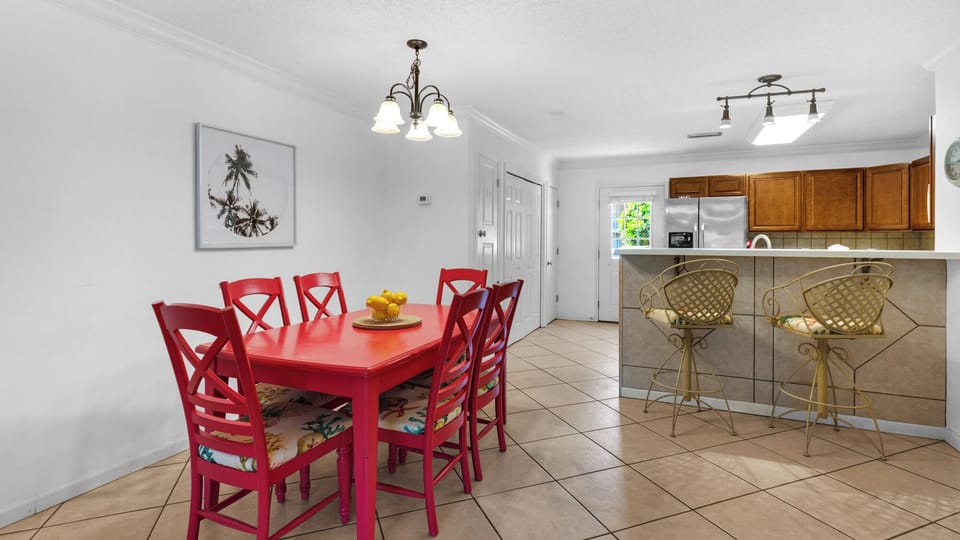 Woodland Shores 11 - Dining into Kitchen