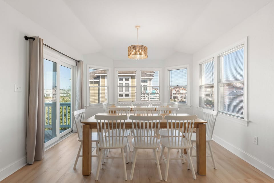 SV15: Ocean Dreams | Top Level Dining Area