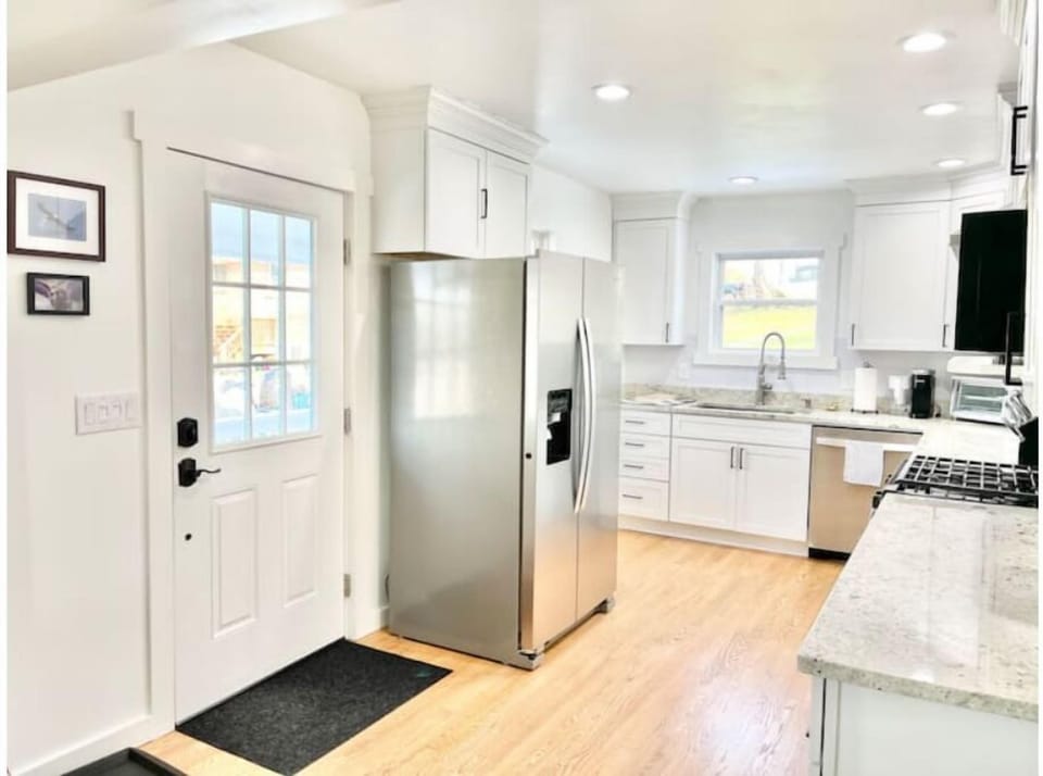 Open concept living, dining and kitchen.
