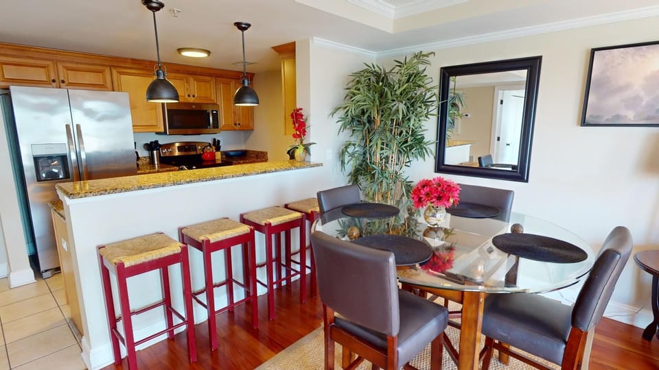 Dining & Kitchen
