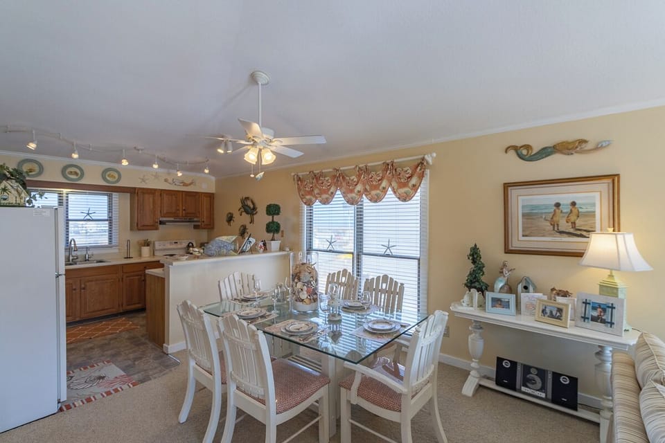 Top Level Dining Area