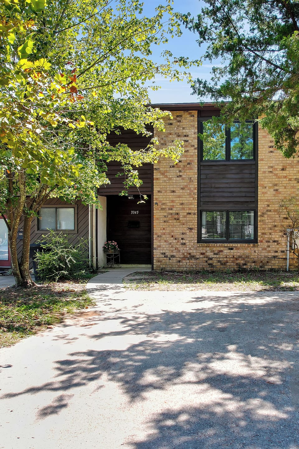 Front entrance to Townhouse.