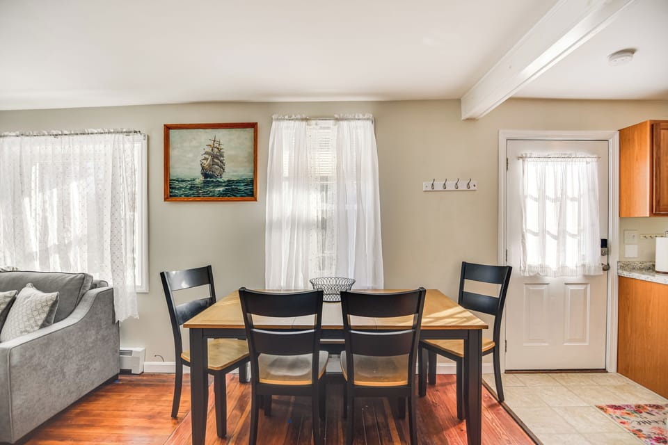 Dining Area | Dishware/Flatware