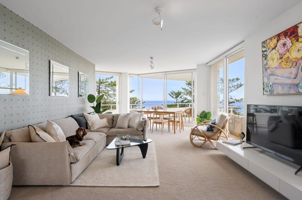 Spacious loungeroom with Smart TV, dining for six and stunning ocean outlook.