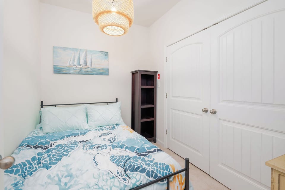 Additional upstairs bedroom with a full bed.