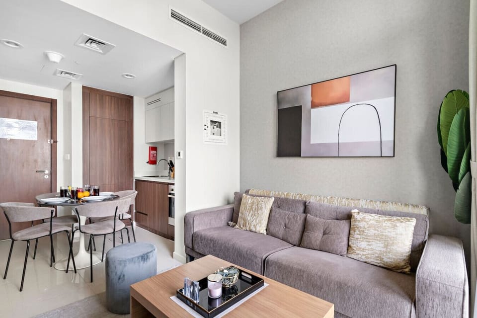 Living Room: Refreshing design with stylish seating and vibrant artwork, perfect for relaxing!