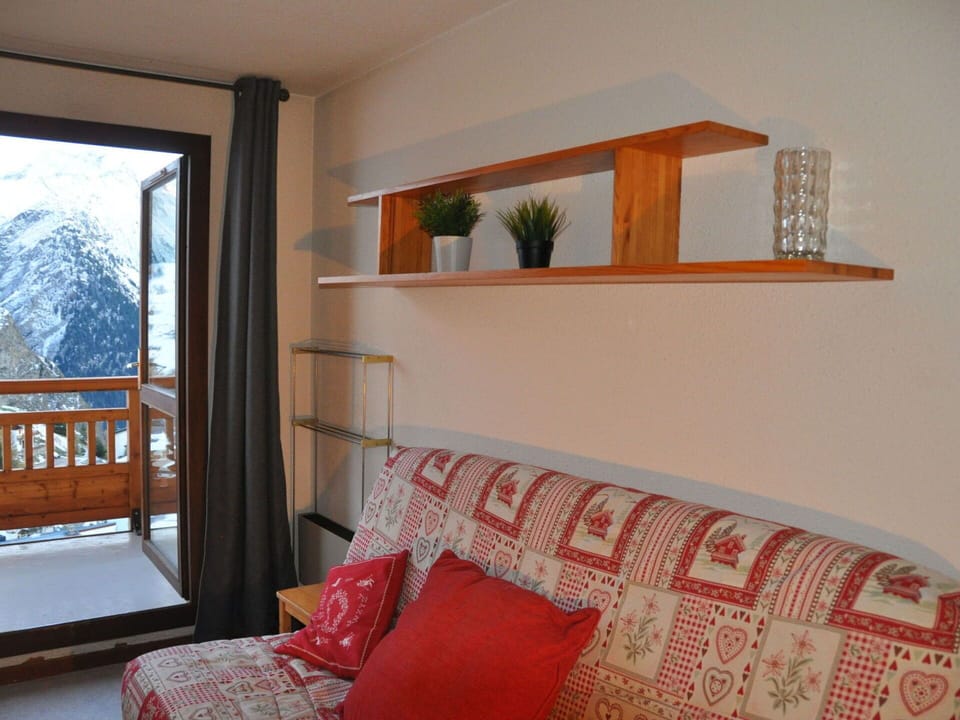 Apartment, Balcony, Chair, Shade, Outdoor Furniture, Daylighting, Aluminium