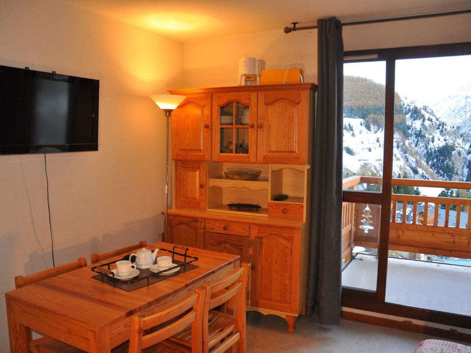 Apartment, Balcony, Chair, Shade, Outdoor Furniture, Daylighting, Aluminium