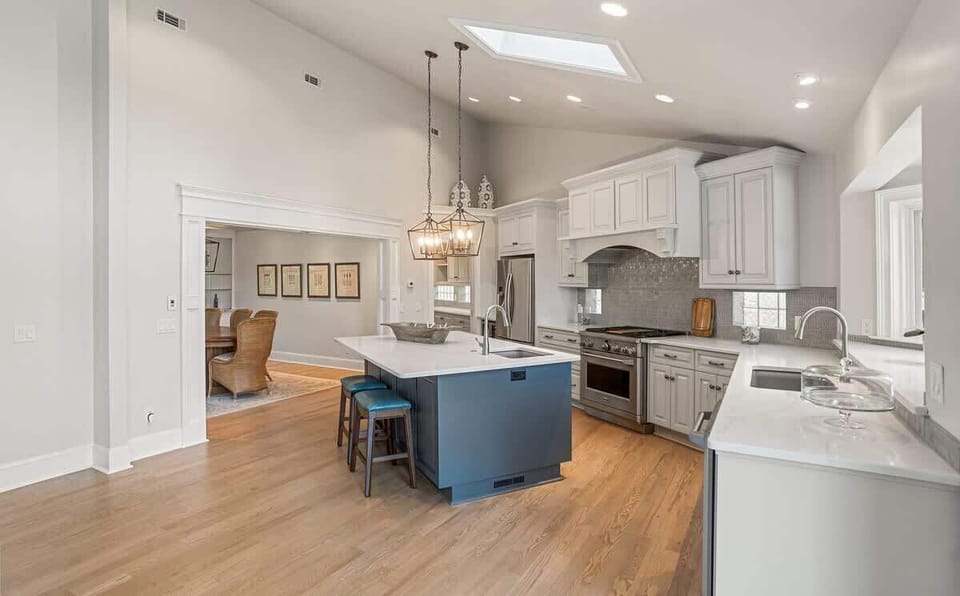 Island Bar and Chef's Kitchen