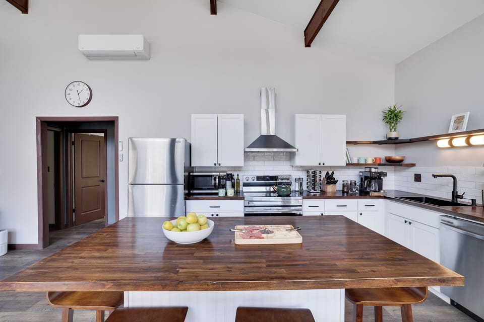 [Kitchen] Fully stocked & equipped