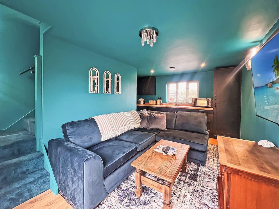 Second living area connecting to the kitchen