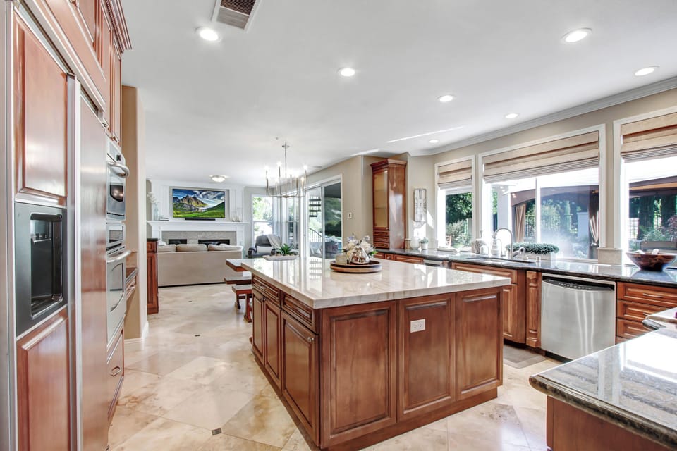 Full Kitchen
