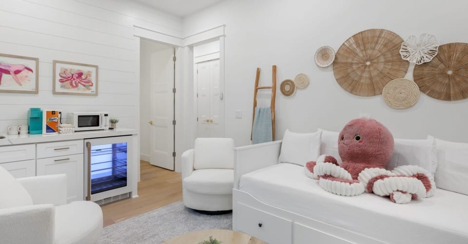 Sitting Room on 2nd Floor with Half Bath