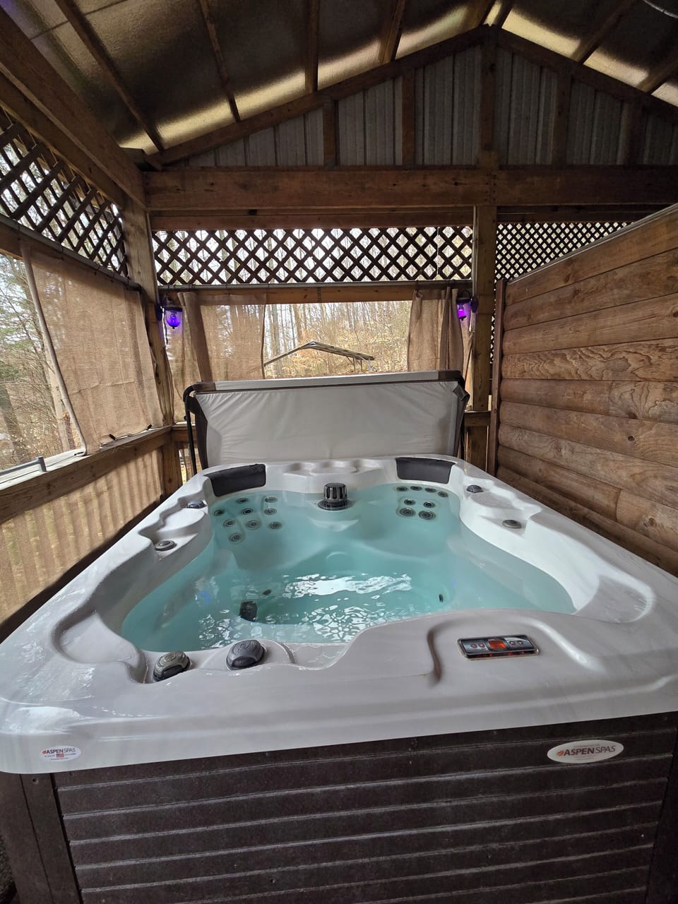 Indoor spa tub
