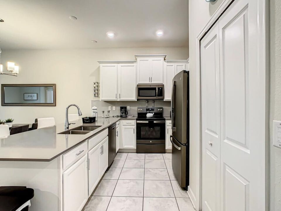 Fully Stocked Kitchen