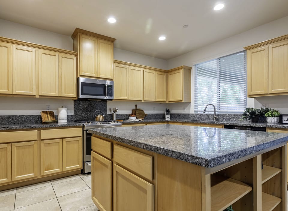 Full size kitchen with oven stove and microwave