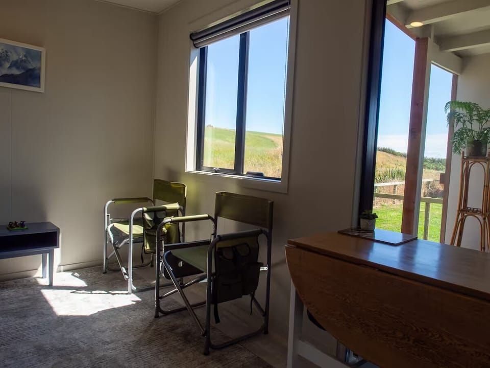 Lounge/Dining