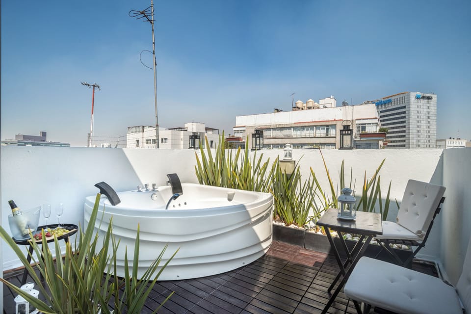 Outdoor spa tub