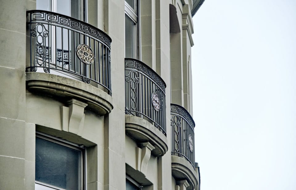 Building view / City view / Location