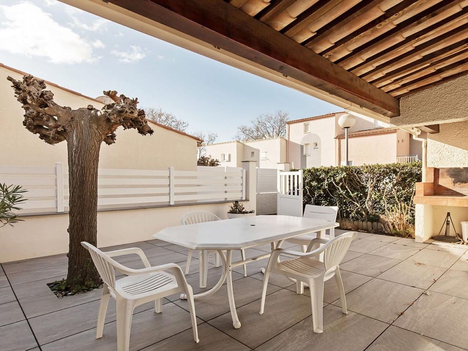 Flooring, Interior Design, Floor, Apartment, Balcony, Ceiling, Condominium, Chair, Shade, Porch