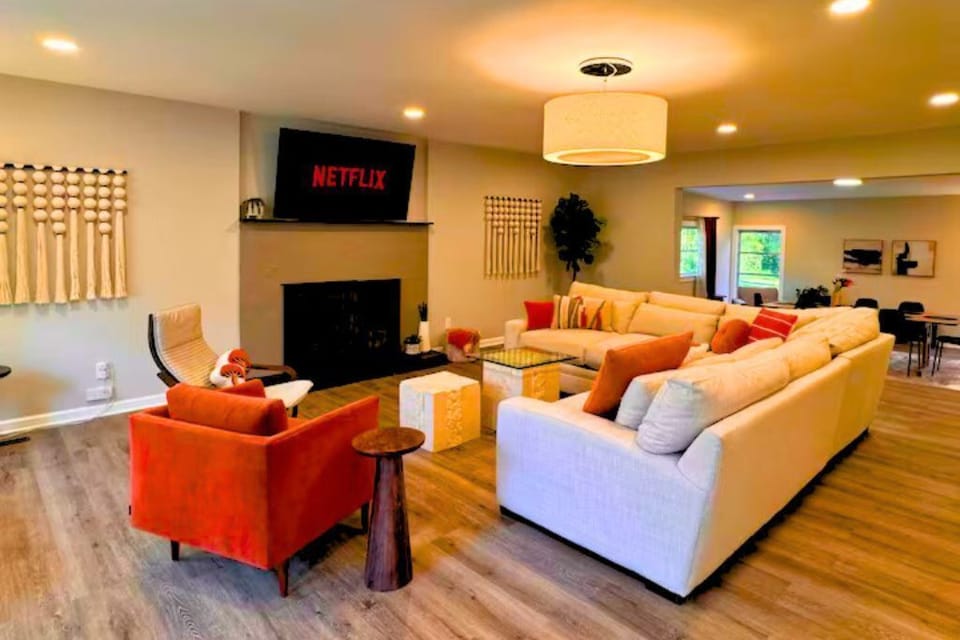 Kick back and relax in this cozy living space!