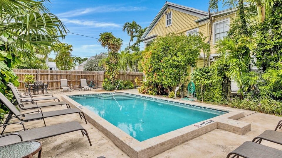The pool at the Seaport Inn is only shared by 6 units...