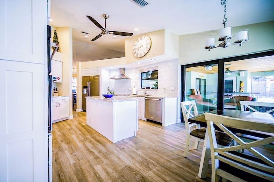 kitchen with breakfast nook