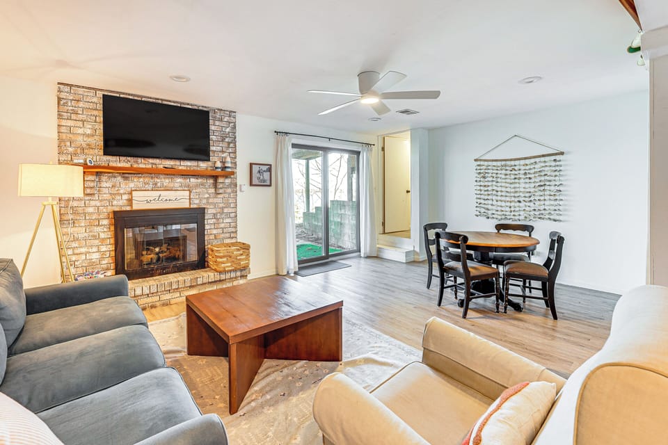 Whitehall Vacation Rental | 4BR | 3.5BA | 3,200 Sq Ft | Stairs Required