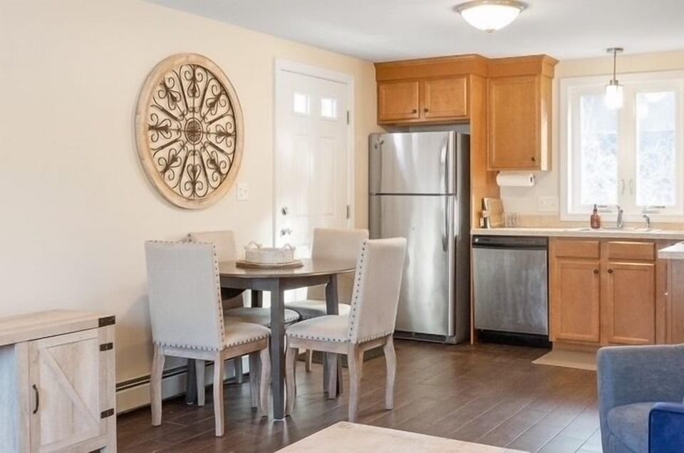Eat in kitchen seats 4