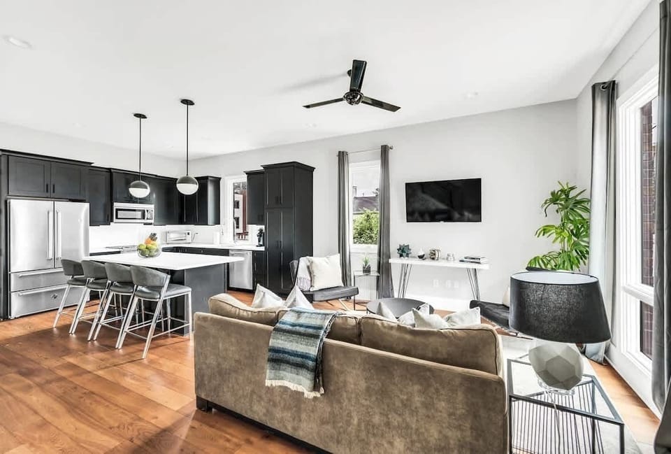 This inviting living room is perfect for relaxing after a day of exploring Nashville. The cozy sofa bed provides extra sleeping arrangements, making it ideal for larger groups or families.

