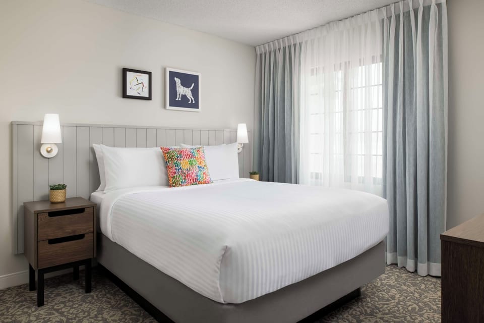 Unit with 1 Queen bed and 2 Double beds. Exact unit will be assigned upon arrival. Views, colors, and decor may vary.